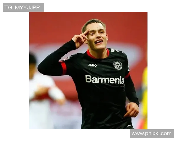 足球明星卷发女孩的魅力瞬间展现与青春活力的完美结合